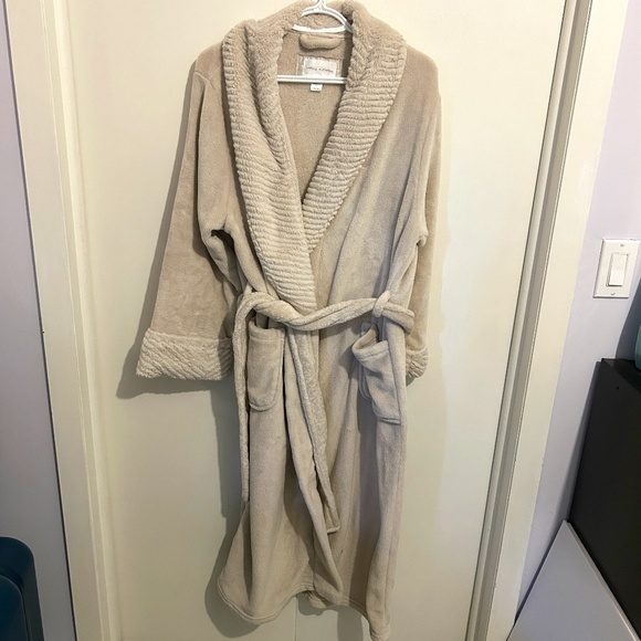 Woman's Cream/Tan Full Length Robe Size XL Soft! Thick! Warm and Cozy! - Picture 1 of 14